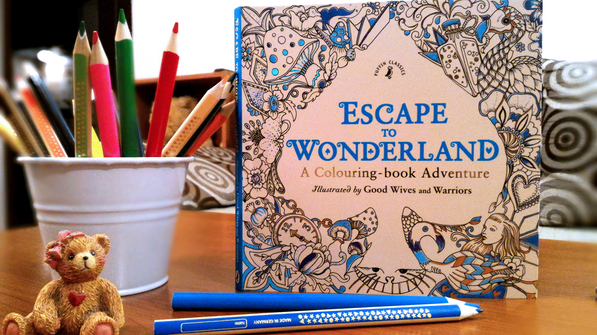 Escape to Wonderland - A Colouring-book Adventure - Good Wives and Warriors - Puffin - ISBN: 9780141366159